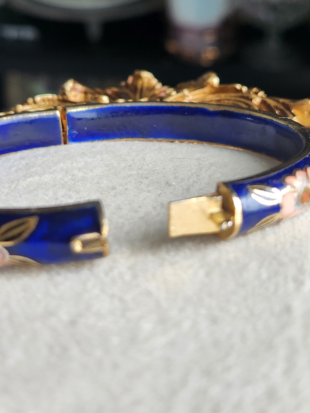 VTG Chinese Blue Cloisonné Enamel Hinged Clamper Bangle Bracelet Floral & Brass - Picture 6 of 8